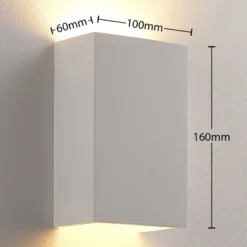 Lindby seinävalaisin Colja, kulmikas, korkeus 16 cm, kipsi, valkoinen