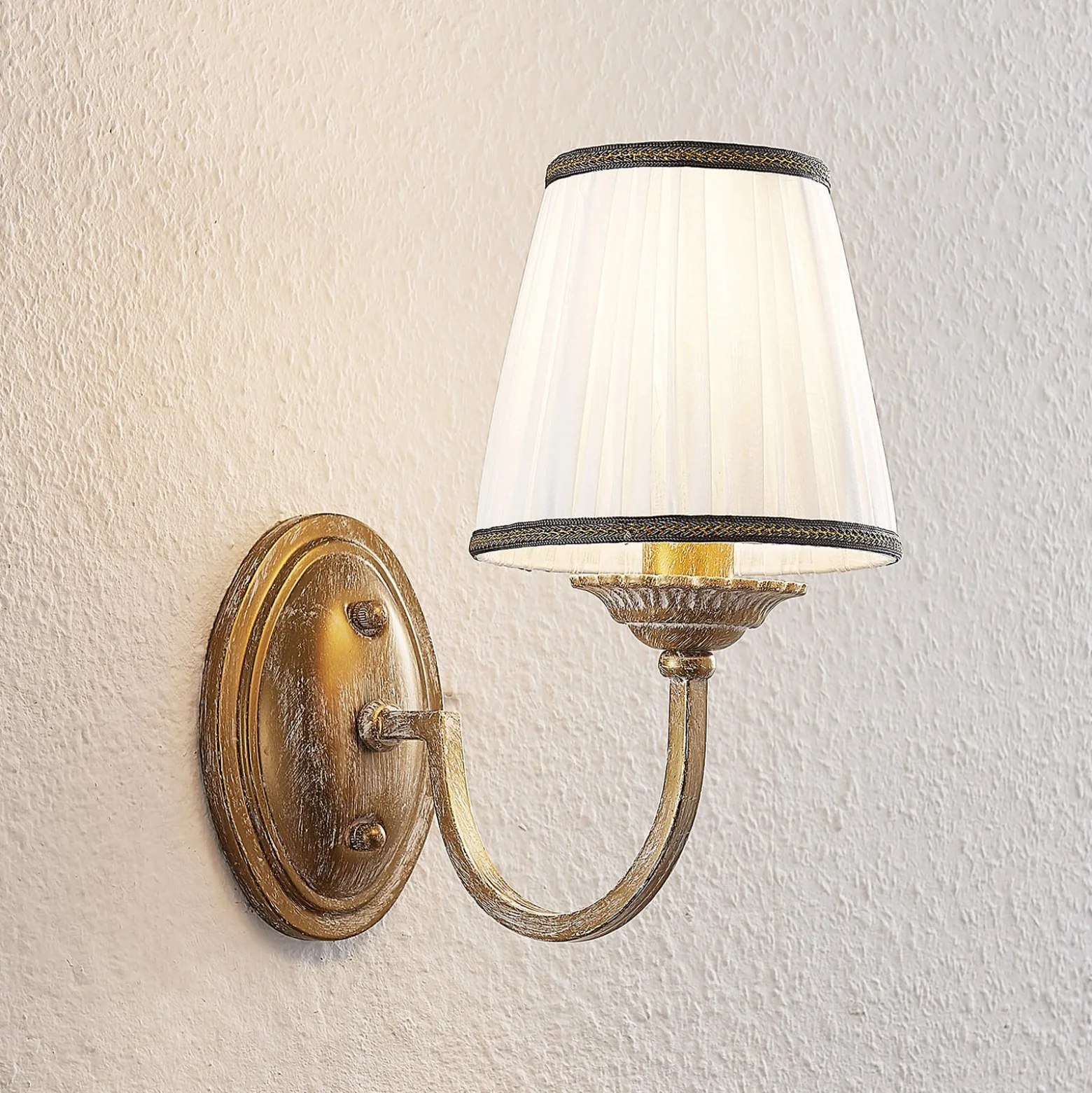 Lindby seinävalaisin Lumiel, kerma/messinki, tekstiili, 27cm