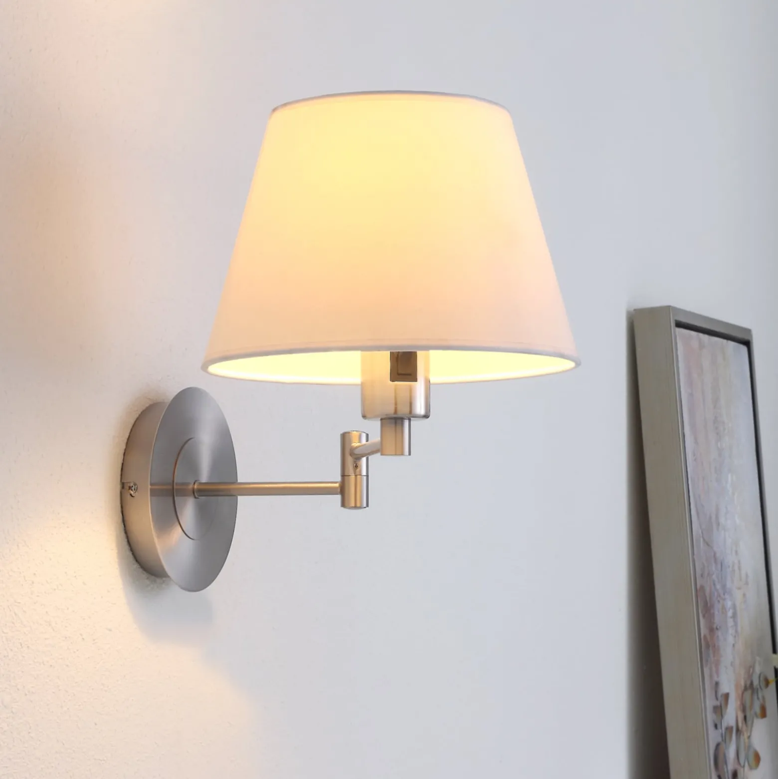 Lindby seinävalaisin Pola, 30 cm, nikkeli, ulosvedettävä, tekstiili