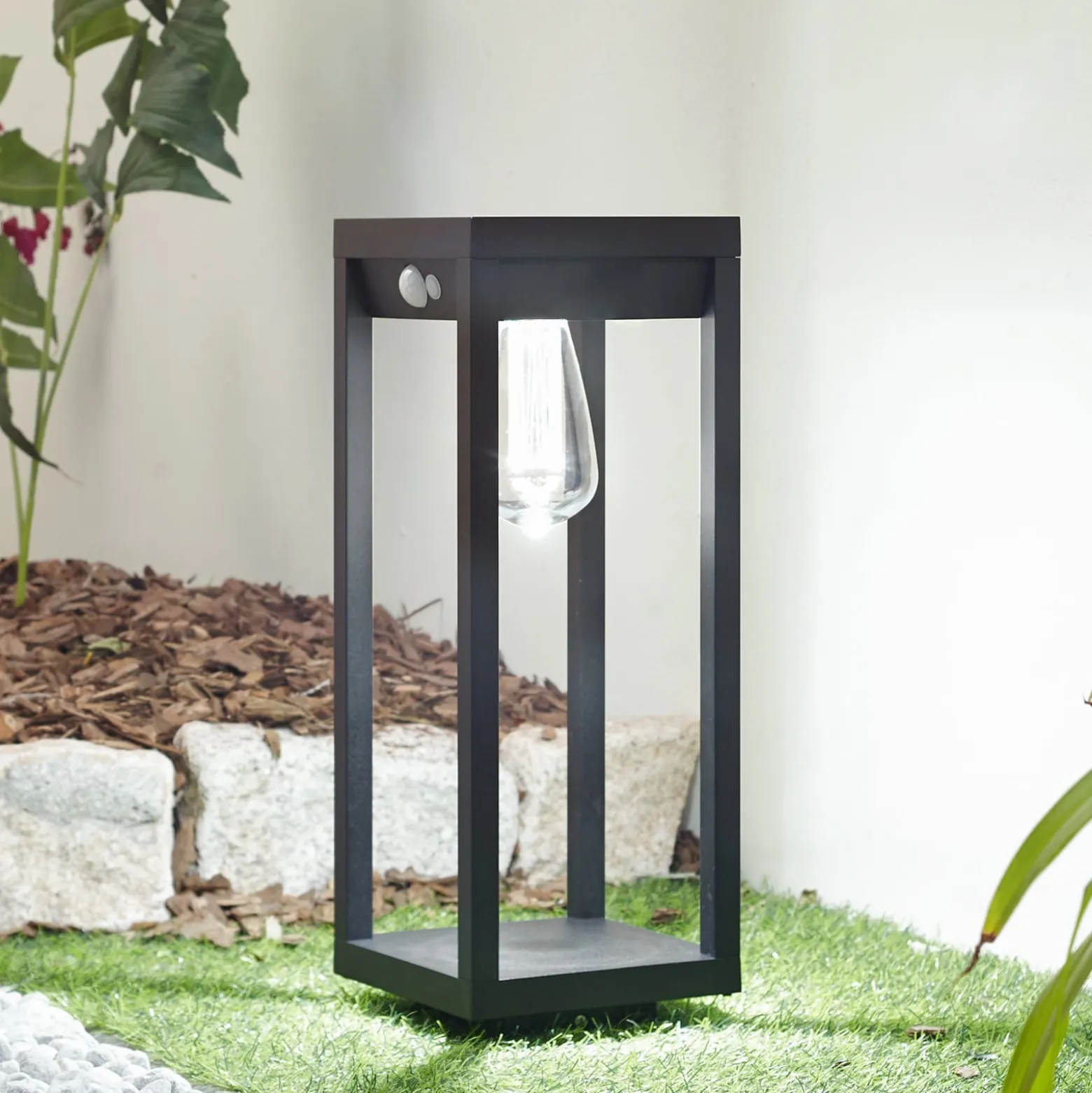 Lindby Smart LED aurinkojalustavalo Enea, sensori, CCT, RGB
