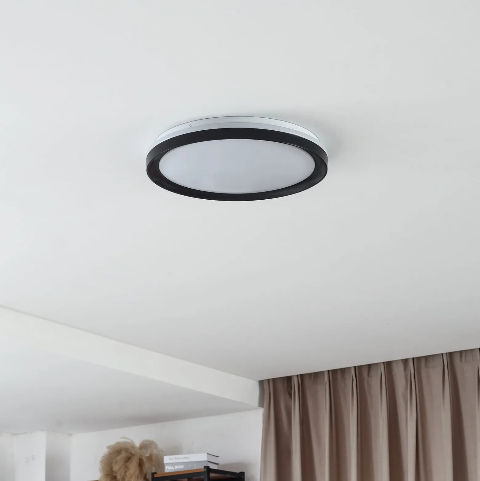 Lindby Smart LED kattovalaisin Ardena, RGBIC, korkeus 8.5cm, Tuya