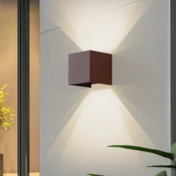 Lindby Smart LED-ulkoseinälamppu Dara, ruostumaton teräs, kulmikas, CCT RGB,