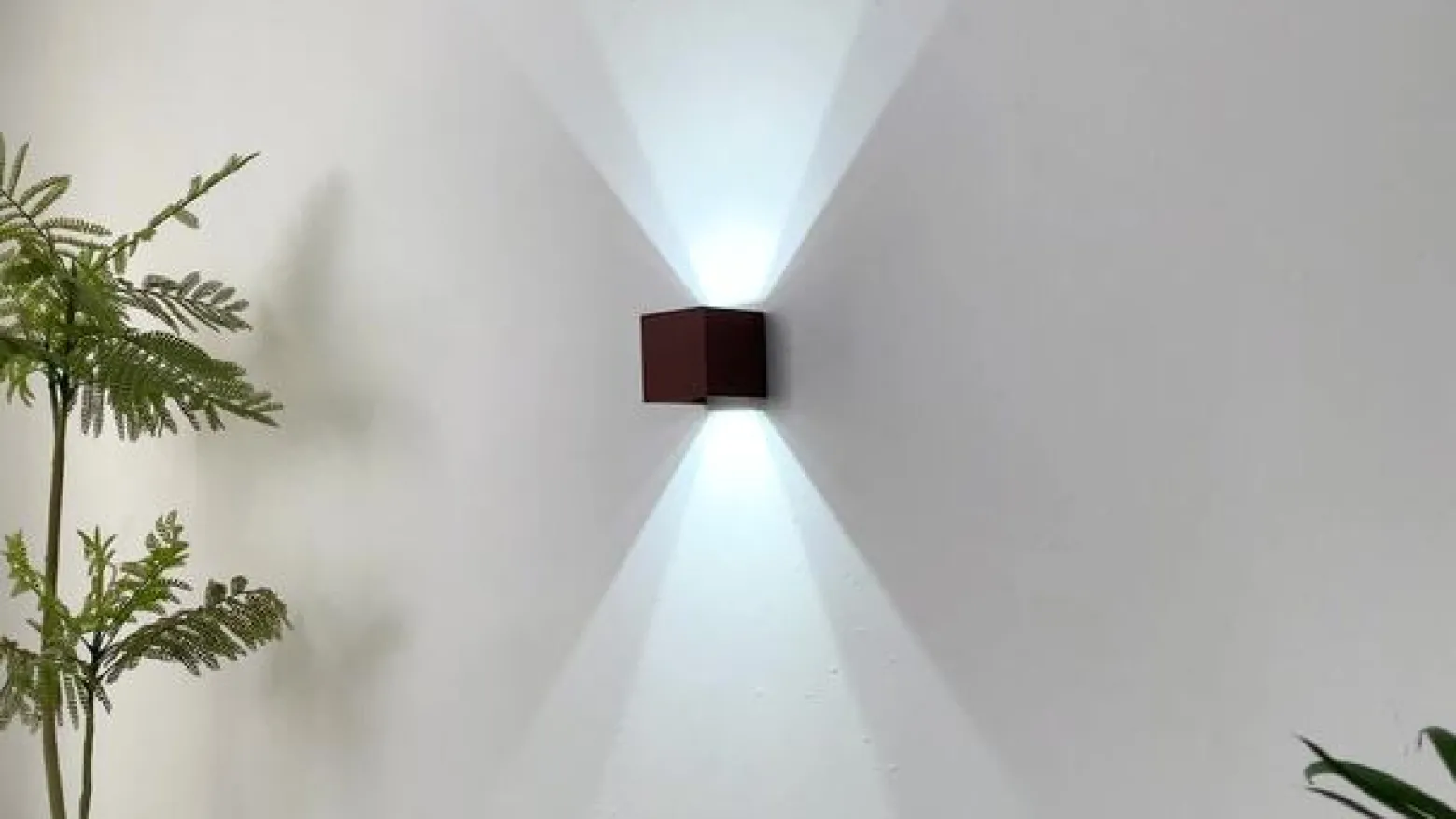 Lindby Smart LED-ulkoseinälamppu Dara, ruostumaton teräs, kulmikas, CCT RGB,