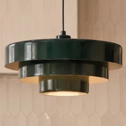 Lindby Tivra -riippuvalaisin, kiiltävä vihreä, Ø 35 cm, metalli
