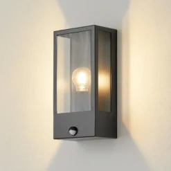 Lindby ulkoseinävalaisin Ilana, musta, anturi, IP44, E27