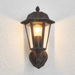 Lindby ulkoseinävalaisin Lamina, pistorasia yläosassa, lyhty, E27