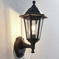 Lindby ulkoseinävalaisin Nane, anturi, lyhty, merivedenkestävä