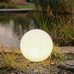 Lindby Valyra-pallovalaisin, Ø 50 cm, IP54, maakiila