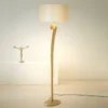 Lino-lattiavalaisin, kullanvärinen/ecru, korkeus 160 cm, rauta
