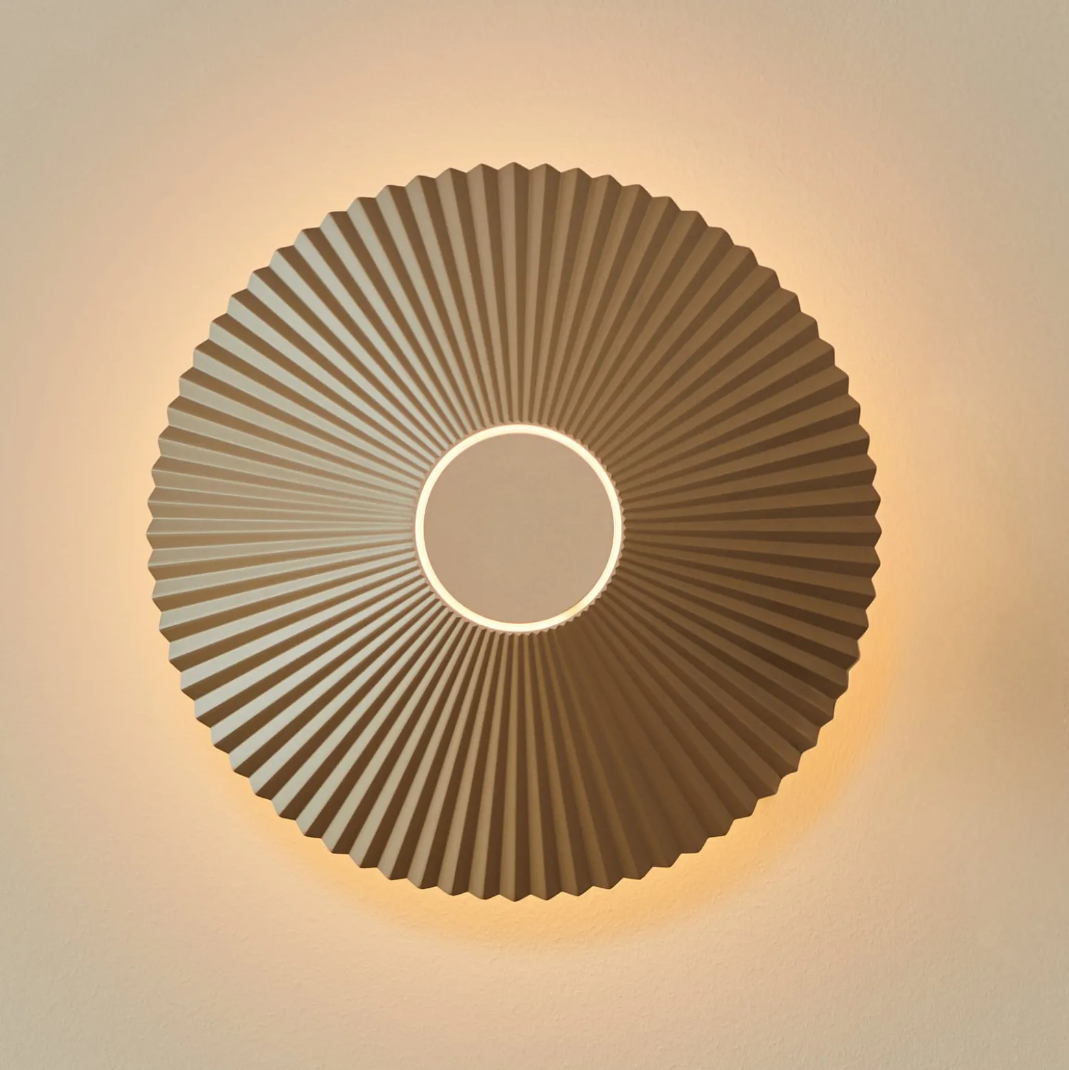 LOOM DESIGN LED-seinävalaisin Ballerina, kermanvärinen, Ø 35 cm