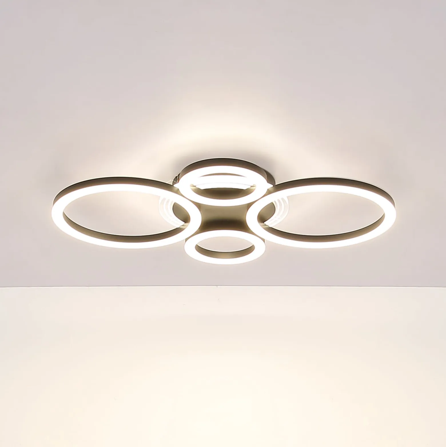 Loretta-LED-kattovalaisin, musta, metalli, 53 cm, CCT