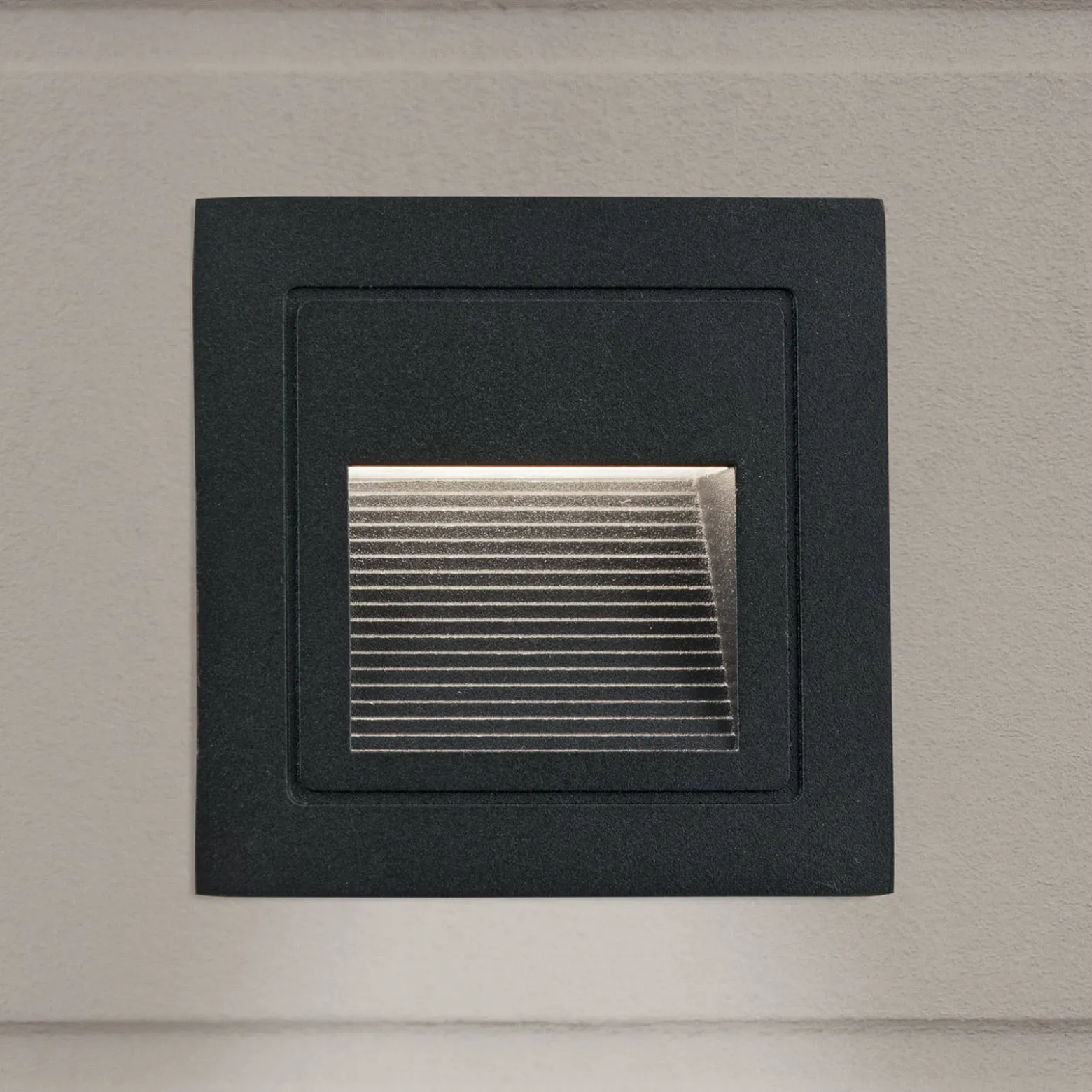 Loro LED upotettava seinävalaisin, musta, leveys 8,5 cm, alumiini