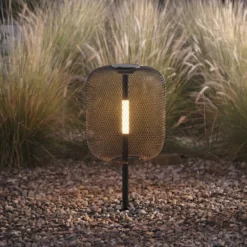 Lucande LED-aurinkokäyttöinen maakiinnitteinen valaisin Faylen, musta, IP65