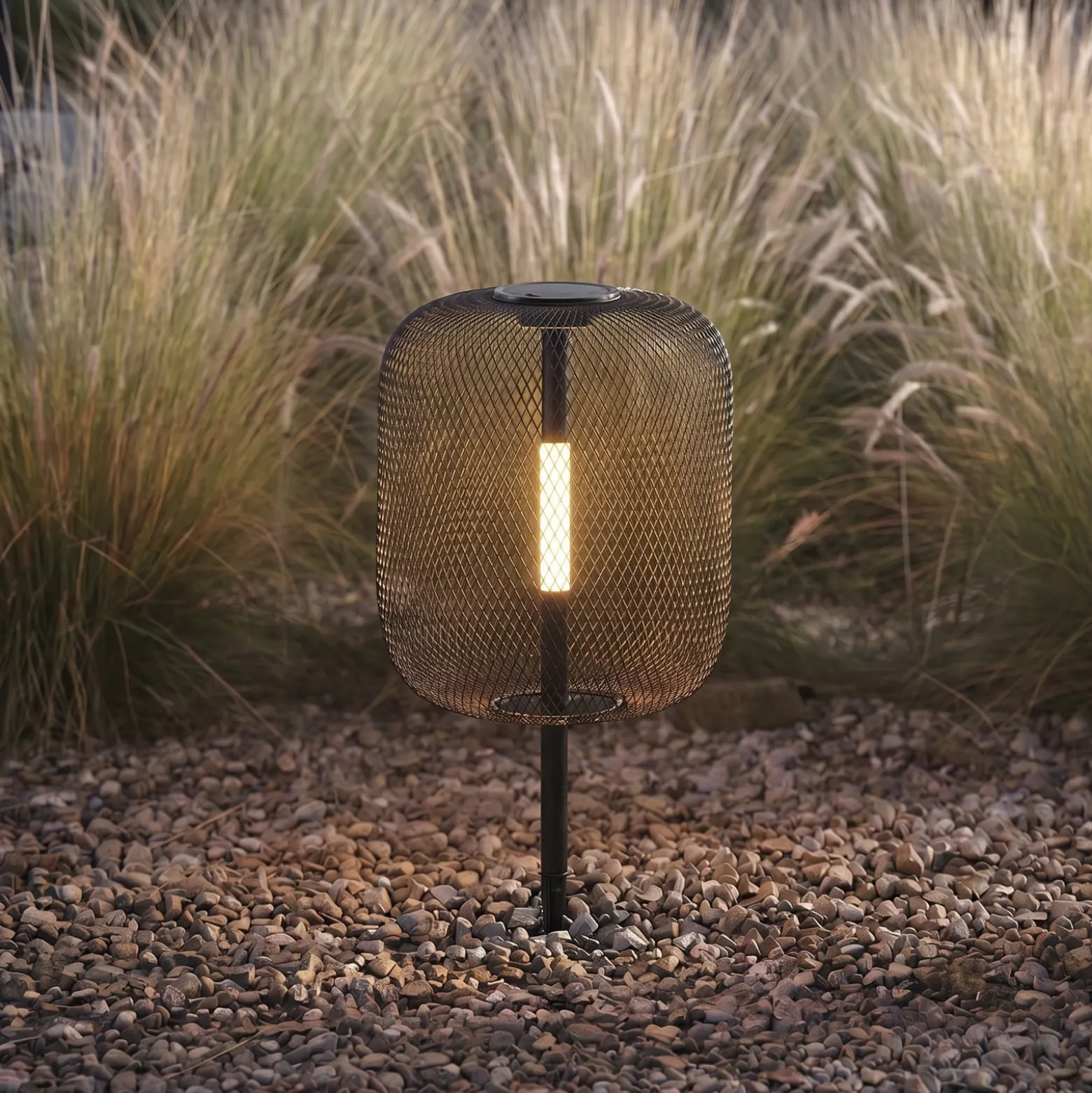 Lucande LED-aurinkokäyttöinen maakiinnitteinen valaisin Faylen, musta, IP65