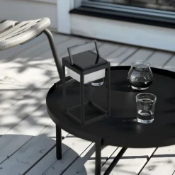 Lucande LED-aurinkopöytävalaisin Tilena, kulmikas, musta, himmennettävä