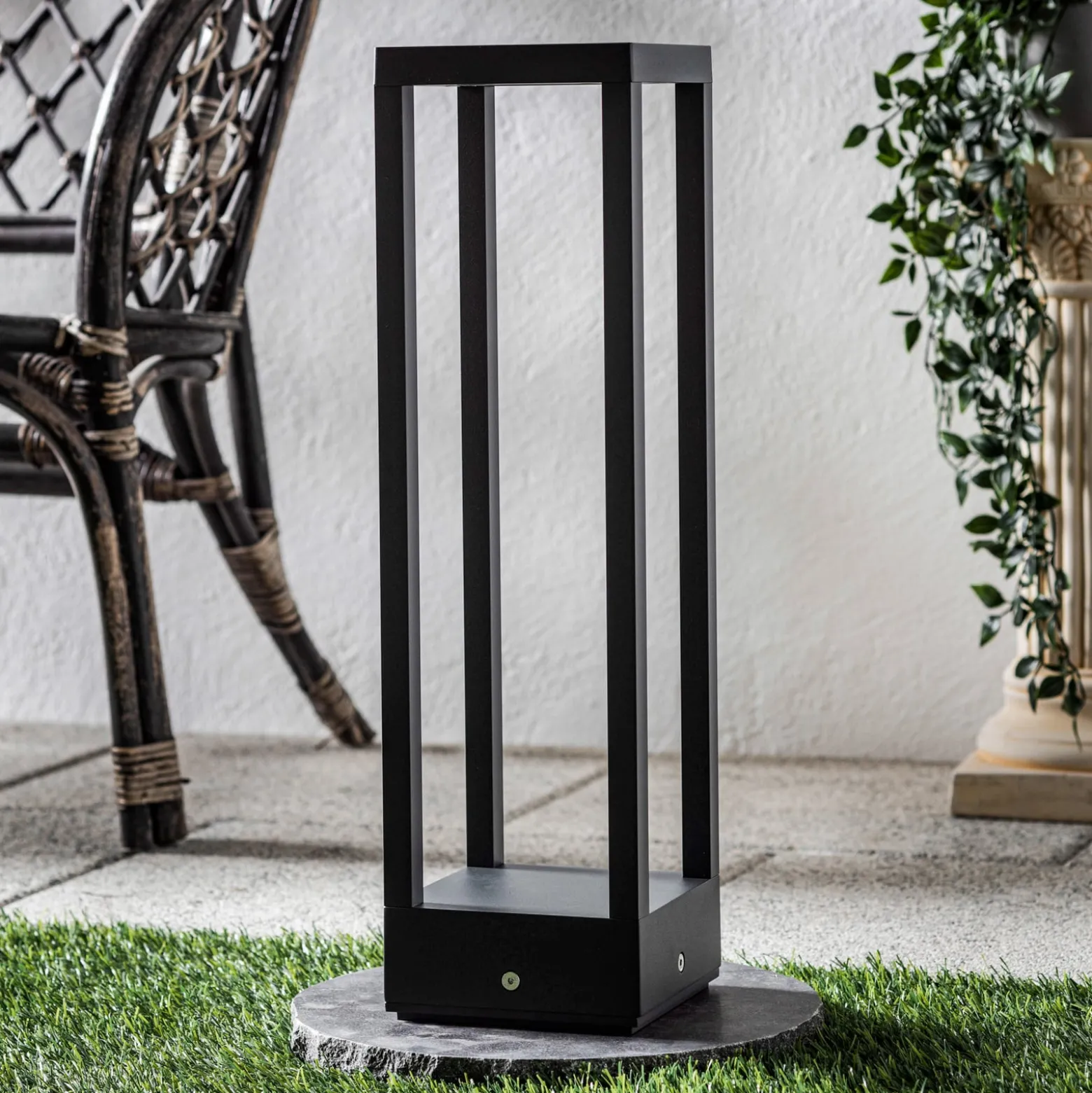 Lucande LED-jalustavalaisin Carlota, 50 cm, antrasiitti, alumiini