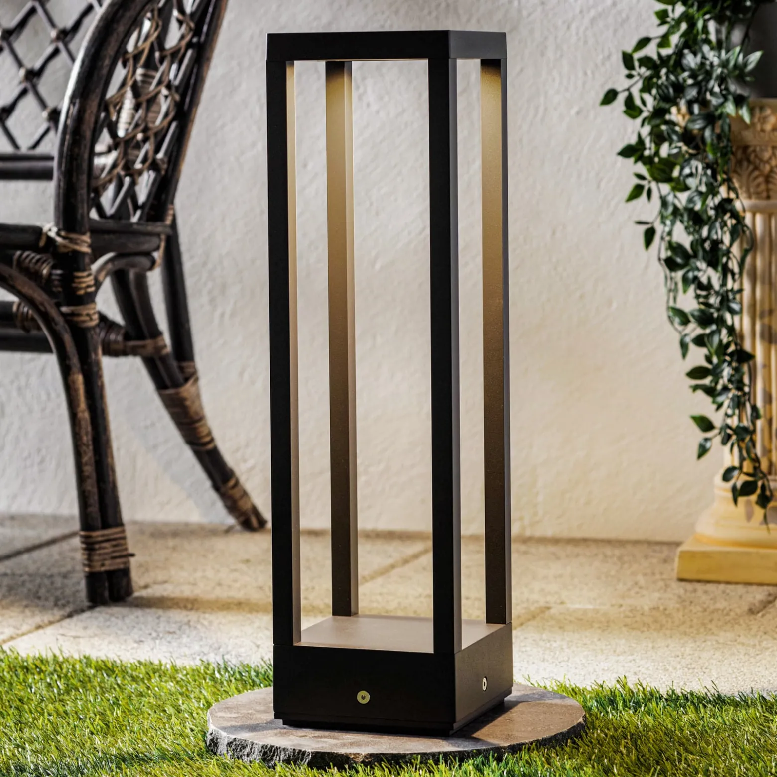 Lucande LED-jalustavalaisin Carlota, 50 cm, antrasiitti, alumiini
