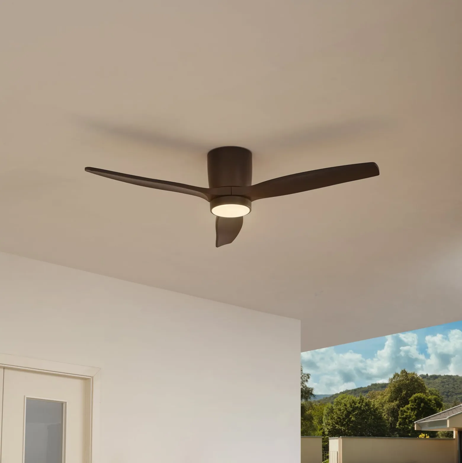 Lucande LED-kattotuuletin Sorin, musta, DC, hiljainen, IP44