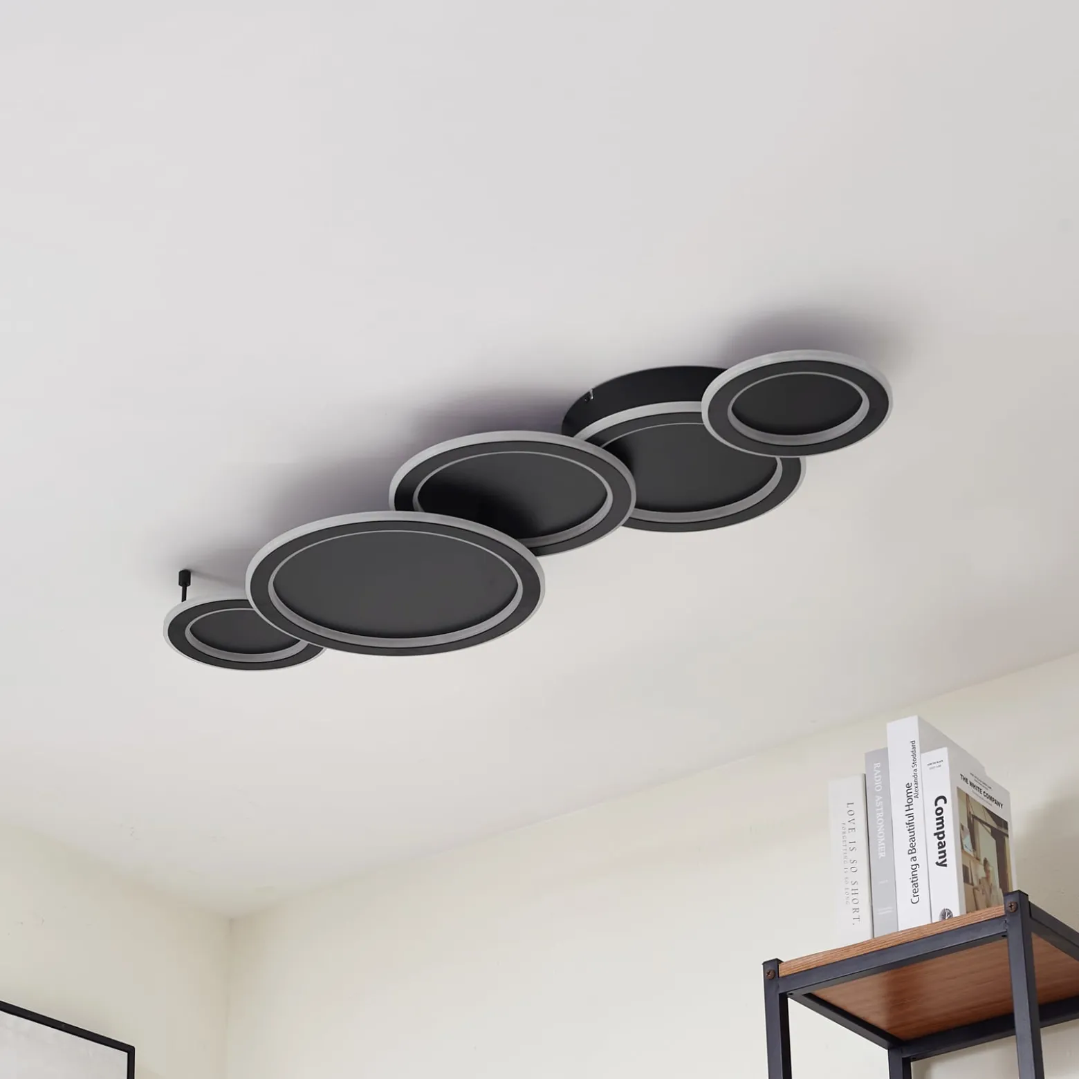 Lucande LED-kattovalaisin Diala, musta, metalli, 96 cm