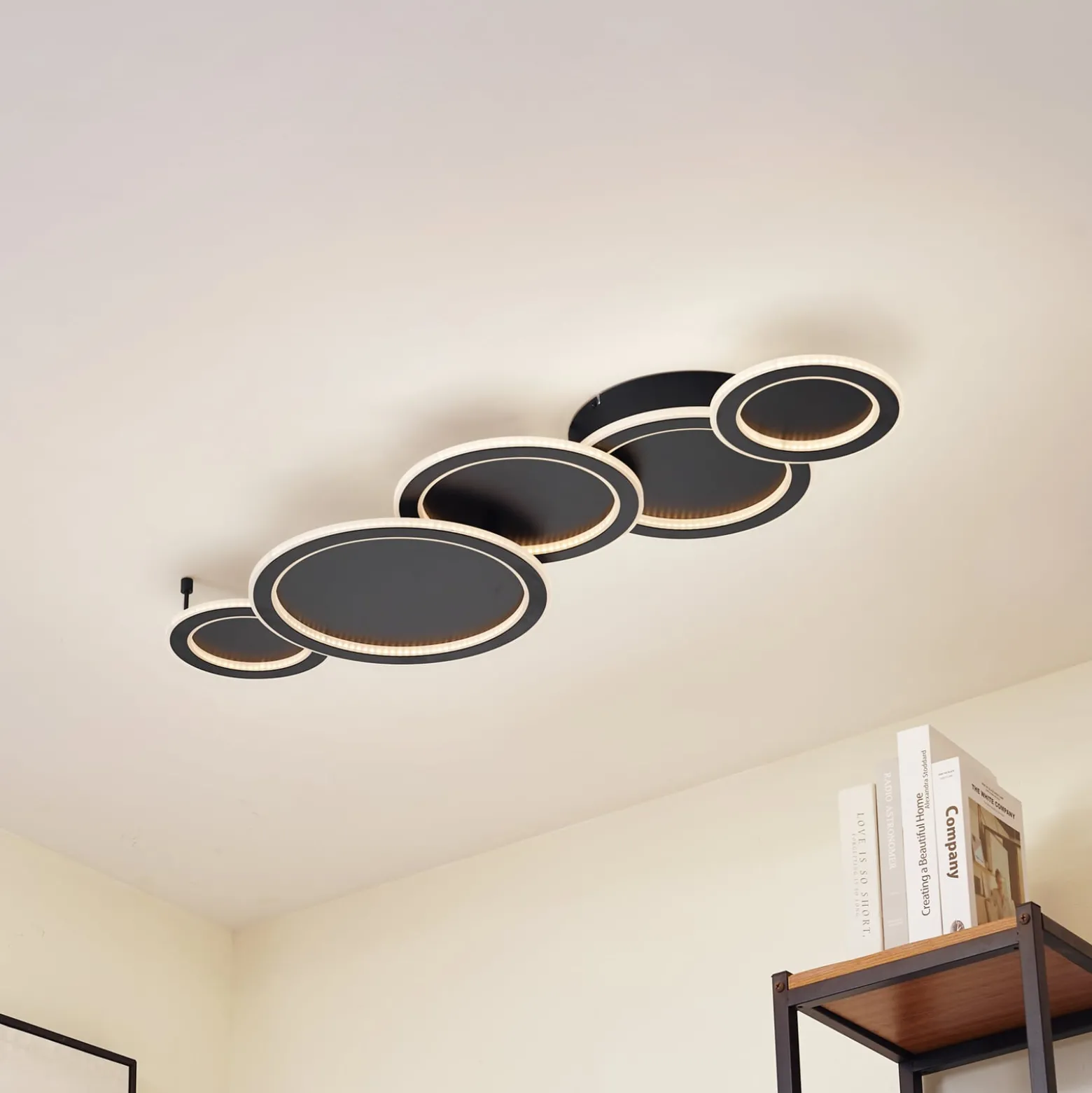 Lucande LED-kattovalaisin Diala, musta, metalli, 96 cm