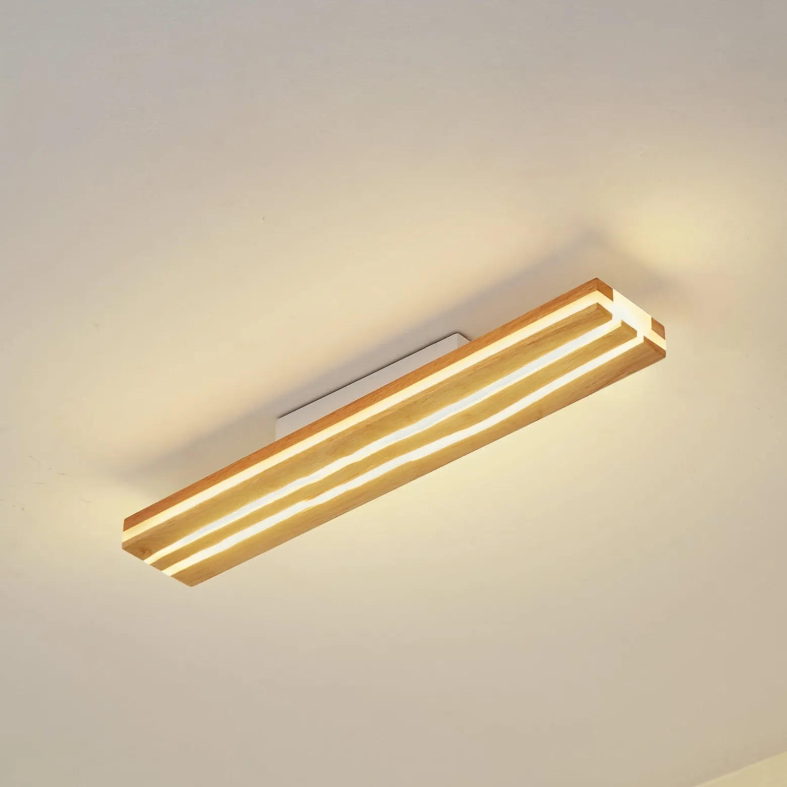 Lucande LED-kattovalaisin Silja, puu, 100 cm, 3000K