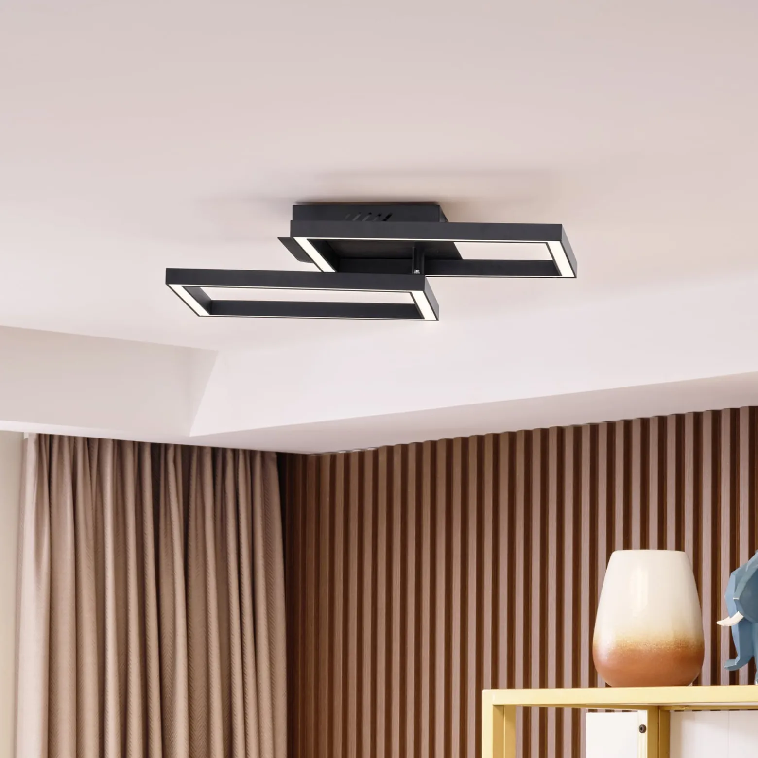 Lucande LED-kattovalaisin Tjado, 67 cm pitkä, musta, metallia