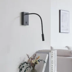Lucande LED-lukuvalaisin Hetti, musta, metallia, 14 cm korkea