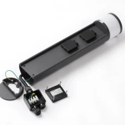 Lucande LED-pollarilamppu Corban, harmaa, pistorasiat, IP44