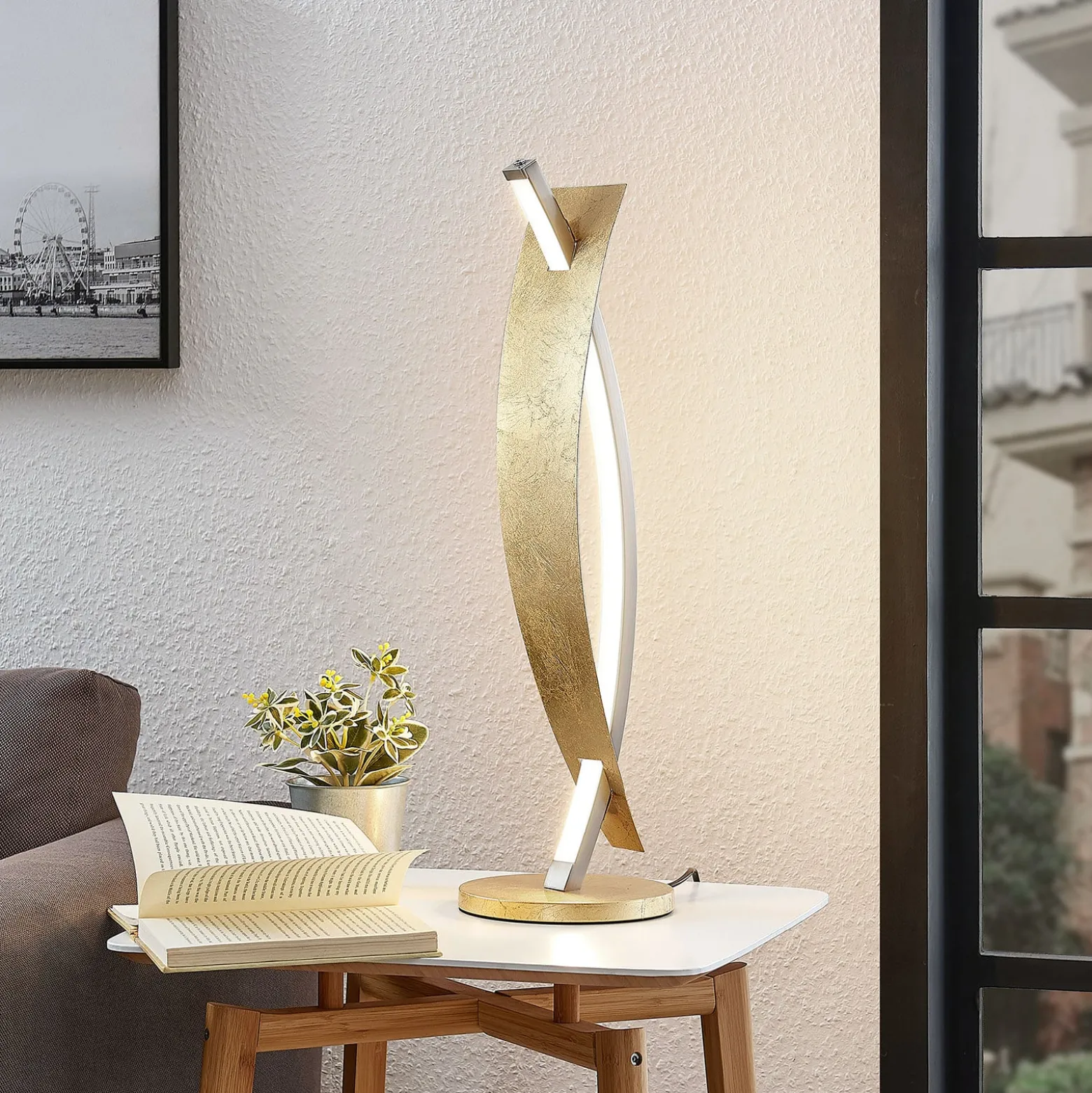 Lucande LED-pöytävalaisin Marija, kullanvärinen, himmennettävä, 62 cm