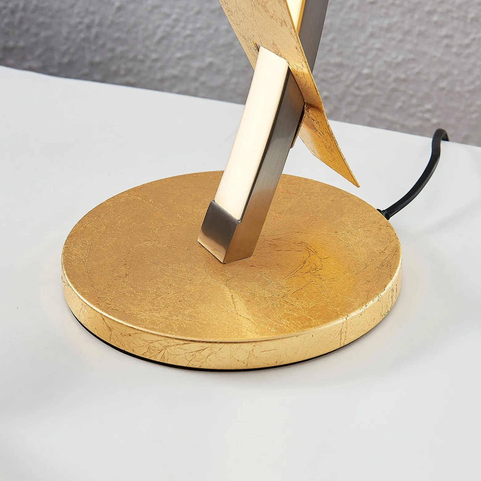 Lucande LED-pöytävalaisin Marija, kullanvärinen, himmennettävä, 62 cm