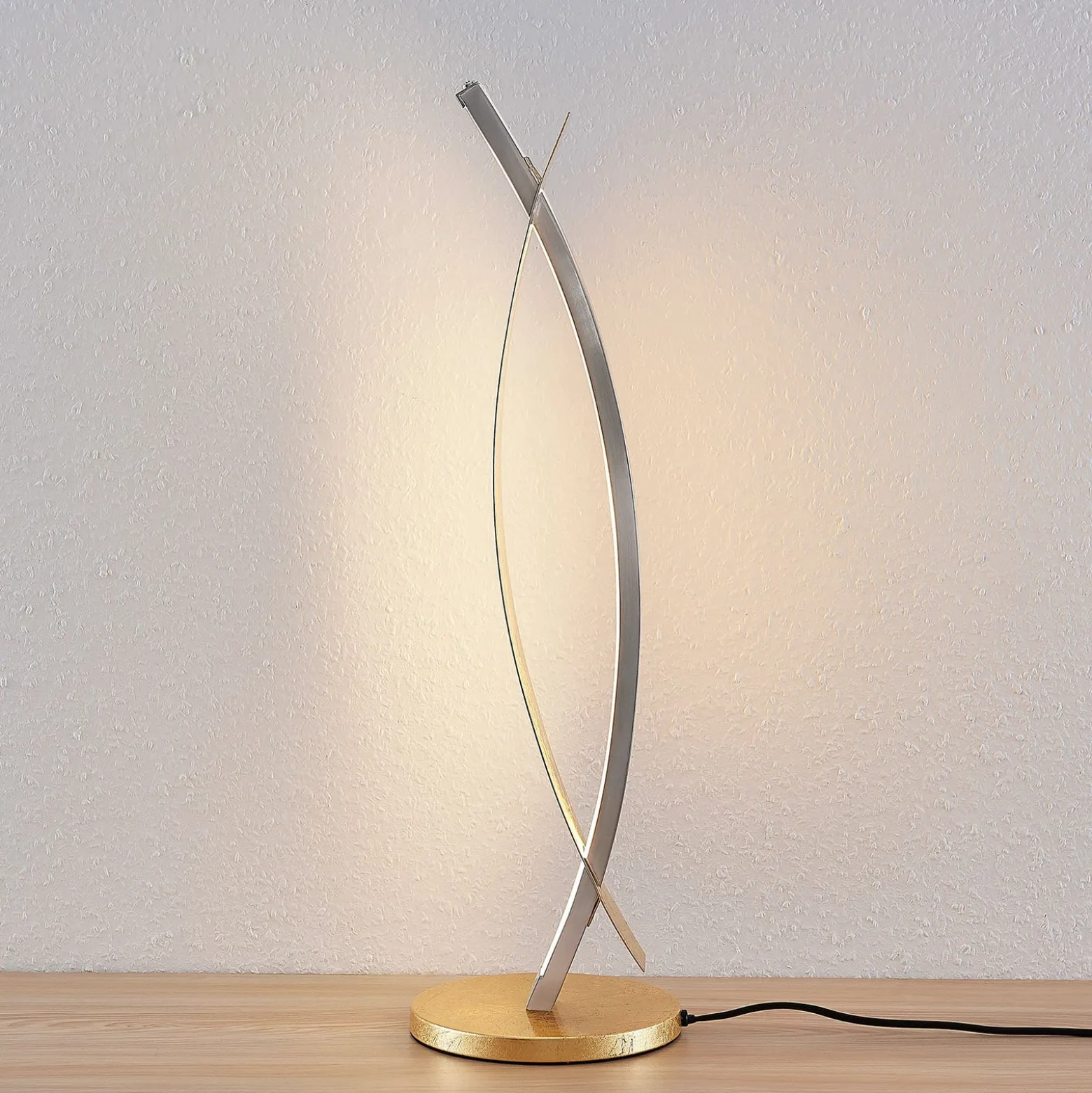 Lucande LED-pöytävalaisin Marija, kullanvärinen, himmennettävä, 62 cm