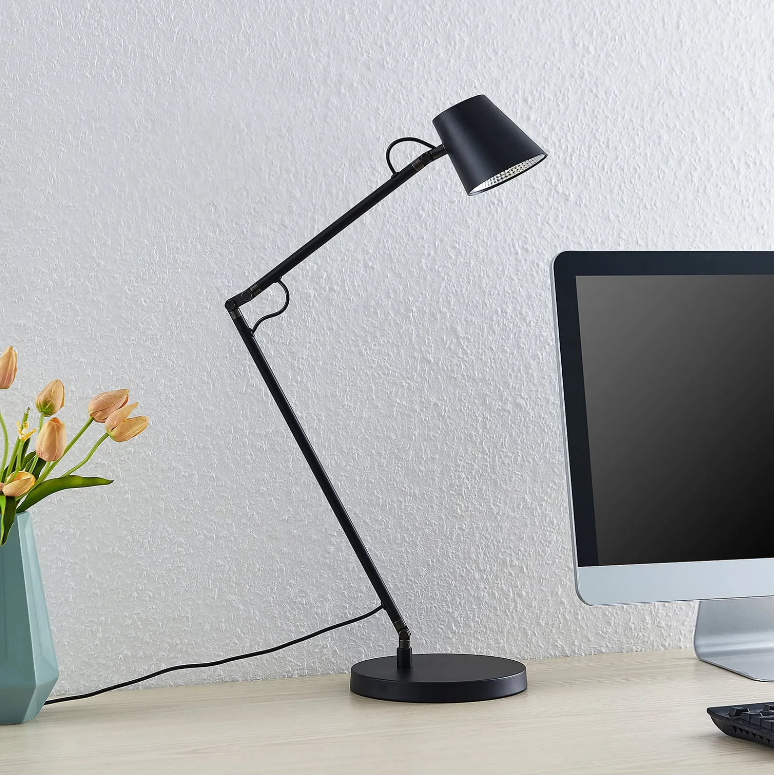 Lucande LED-pöytävalaisin Tarris, korkeus 46 cm, musta