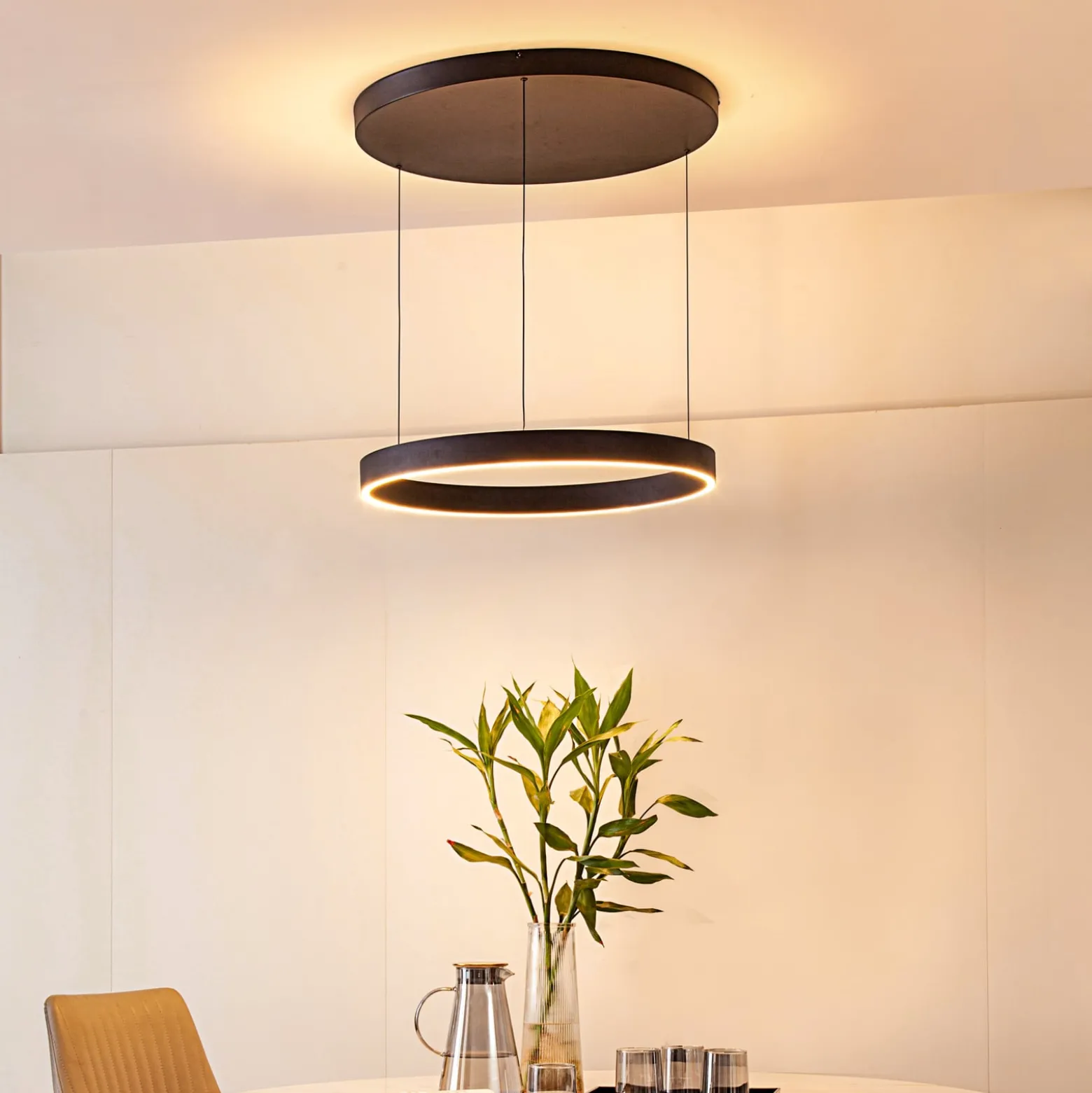 Lucande LED-riippuvalaisin Philine, Ø 60 cm, musta, rautaa