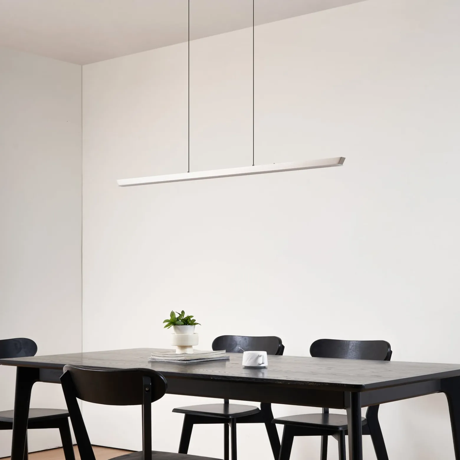 Lucande LED-riippuvalaisin Solvar, 117 cm, hopea, CCT, himmennettävä