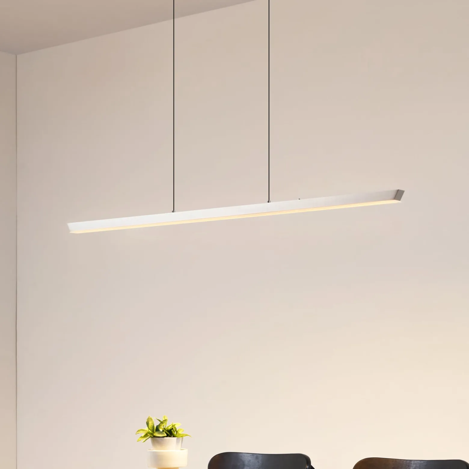 Lucande LED-riippuvalaisin Solvar, 117 cm, hopea, CCT, himmennettävä