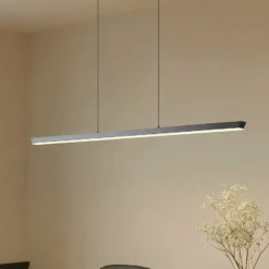 Lucande LED-riippuvalaisin Solvar, 117 cm, musta, CCT, himmennettävä