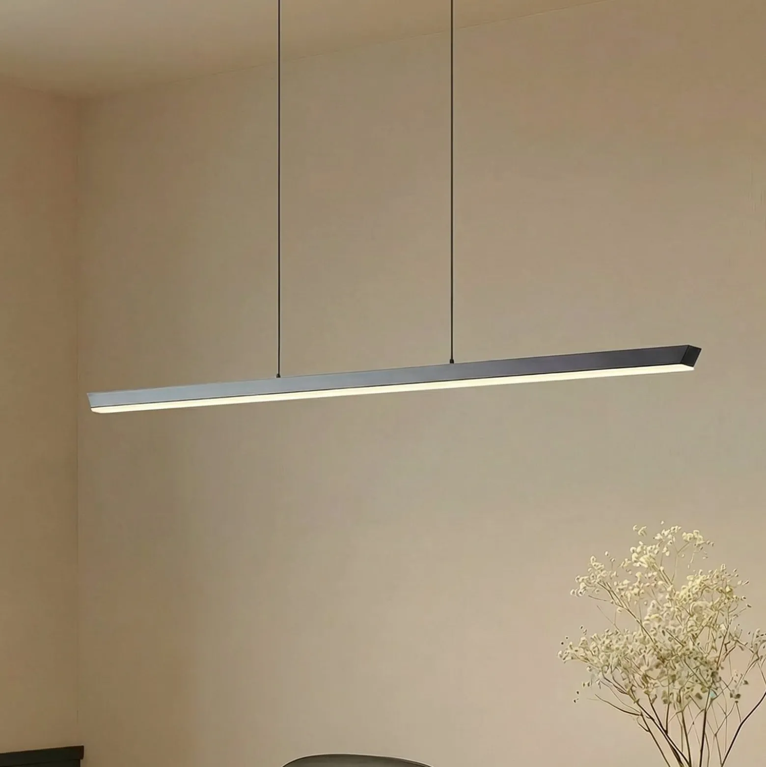 Lucande LED-riippuvalaisin Solvar, 117 cm, musta, CCT, himmennettävä