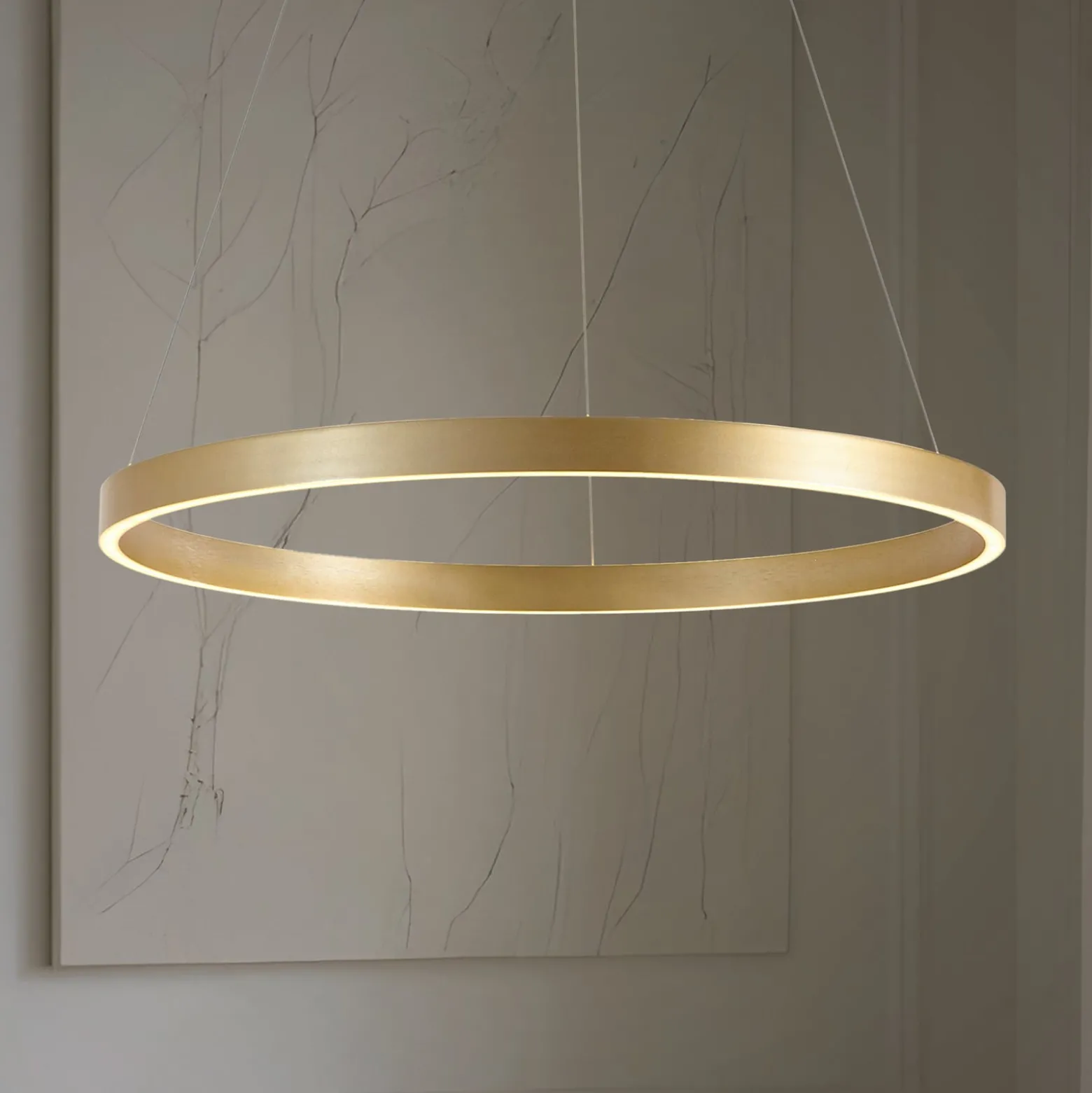 Lucande LED-riippuvalaisin Yonam, Ø 80 cm, 1-lamppuinen, kultainen, CCT