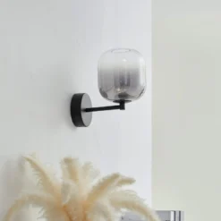 Lucande LED-seinävalaisin Avelina, savunharmaa