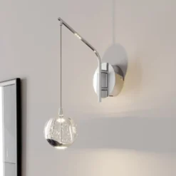 Lucande LED-seinävalaisin Hayley, krominvärinen, lasi, korkeus 34 cm