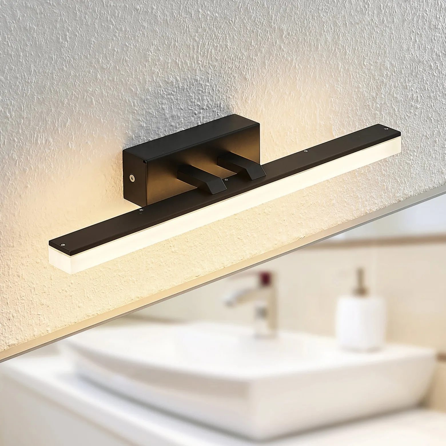 Lucande LED-seinävalaisin Lisana, vaakasuora, 46 cm, IP44