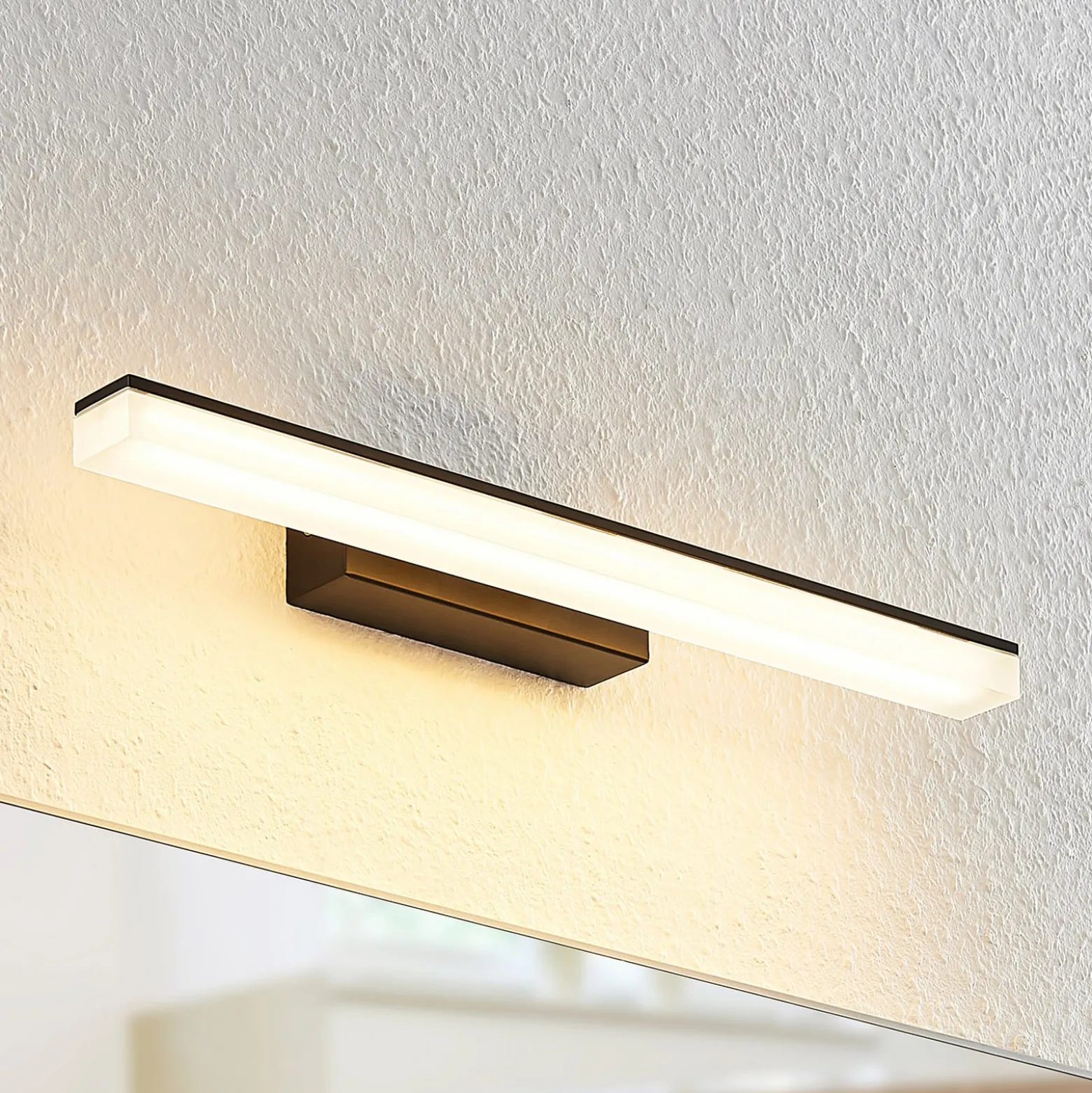 Lucande LED-seinävalaisin Lisana, vaakasuora, 46 cm, IP44