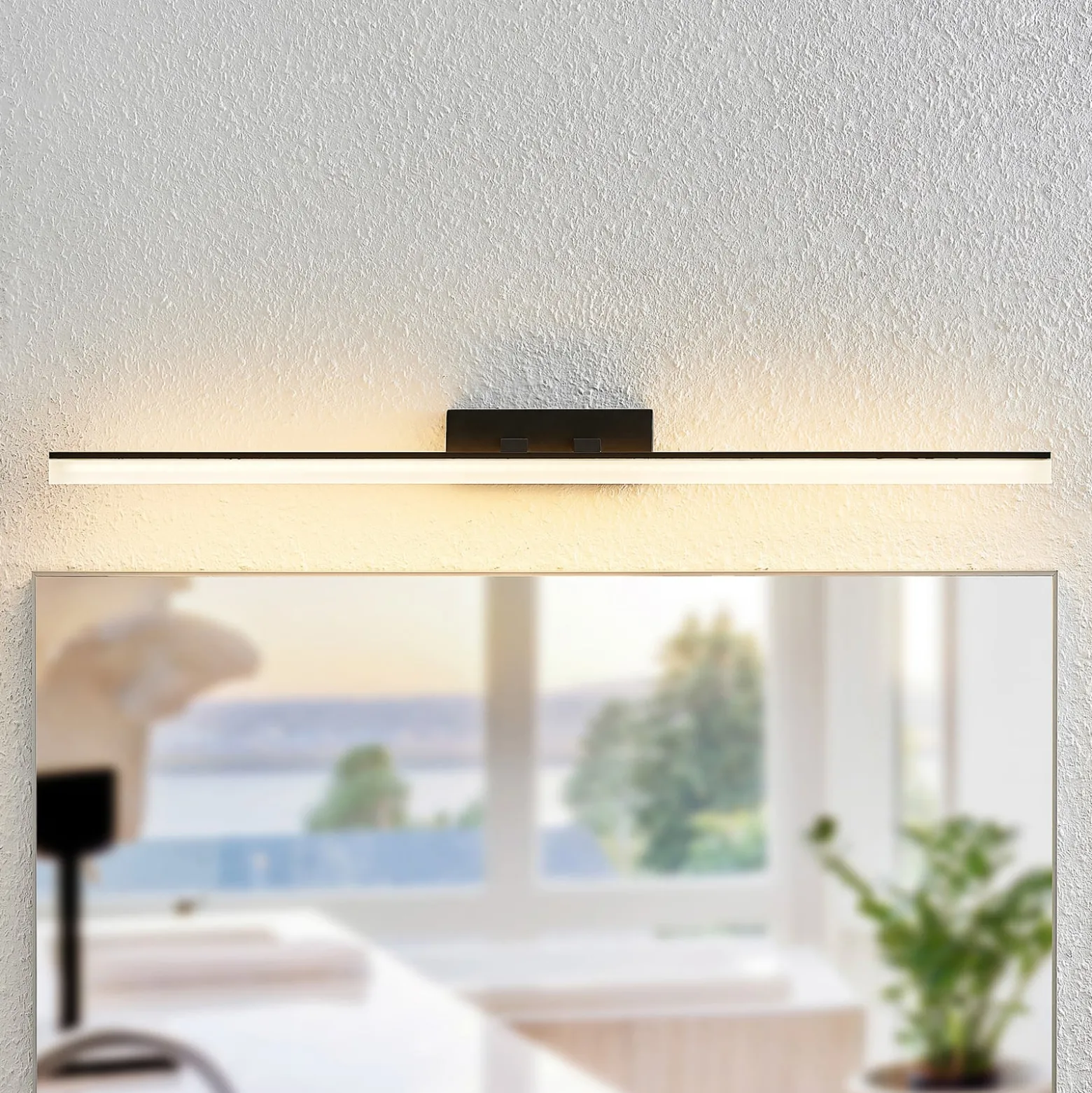 Lucande LED-seinävalaisin Lisana, vaakasuora, 75 cm, IP44