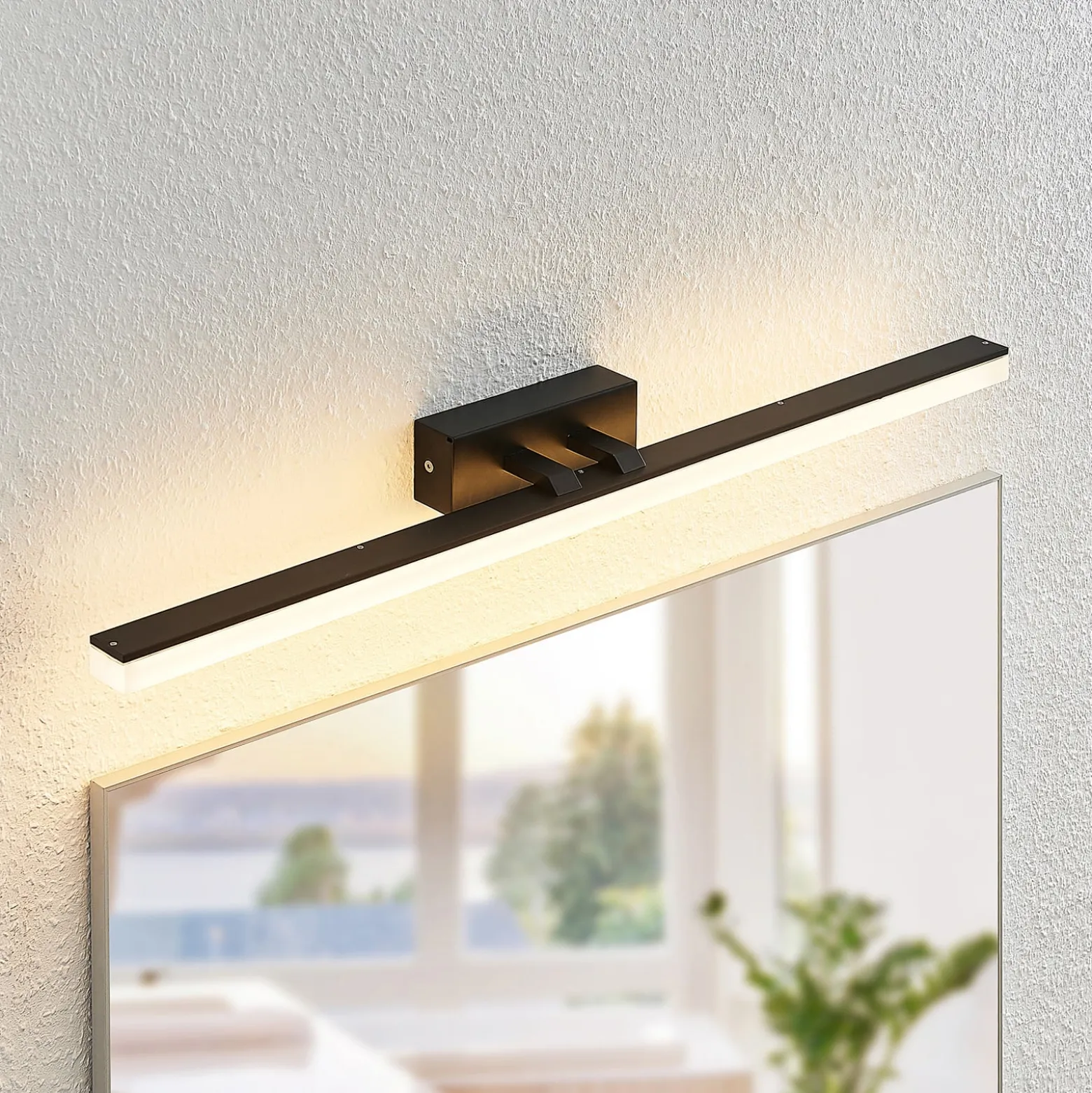 Lucande LED-seinävalaisin Lisana, vaakasuora, 75 cm, IP44