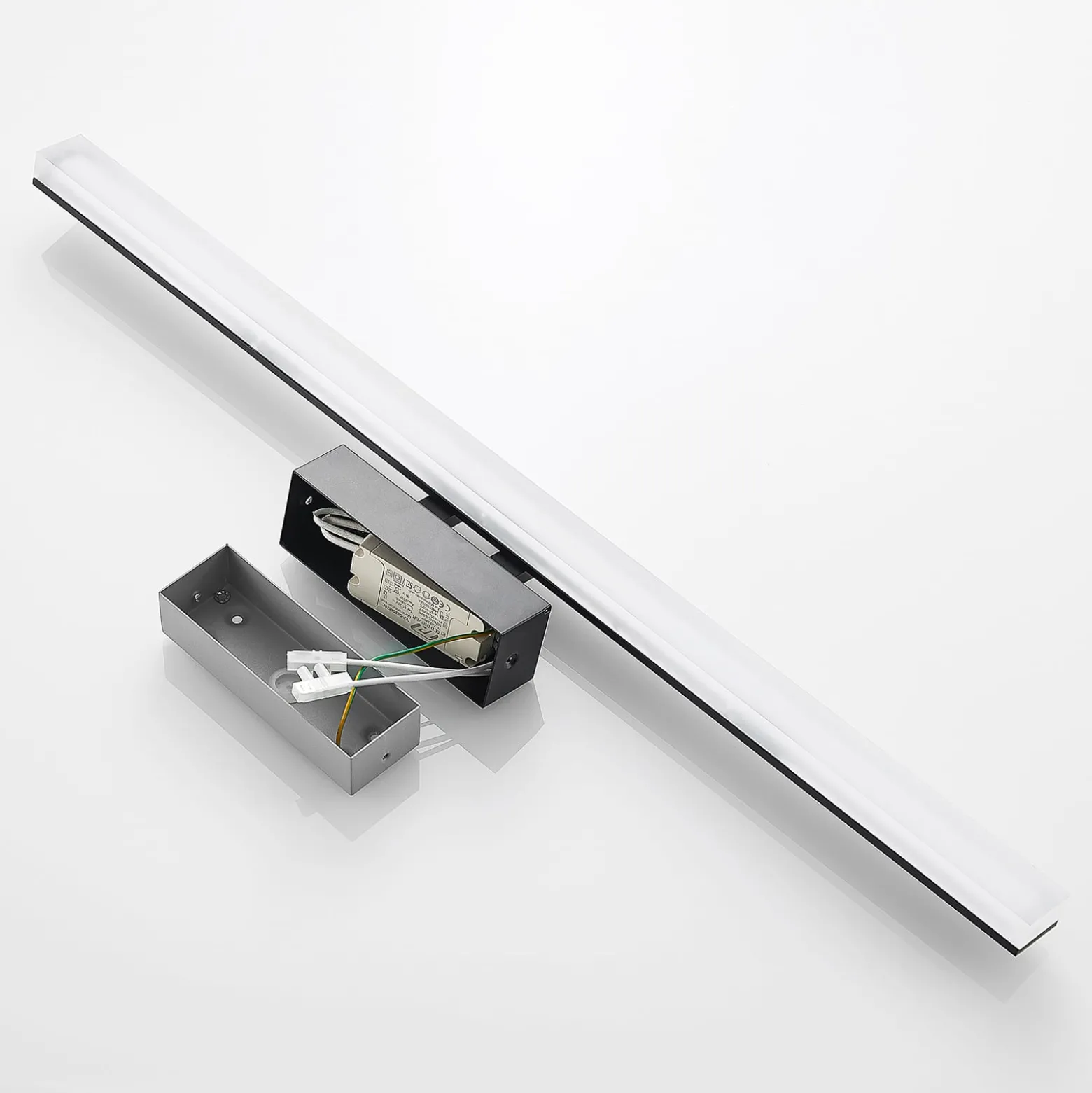 Lucande LED-seinävalaisin Lisana, vaakasuora, 75 cm, IP44