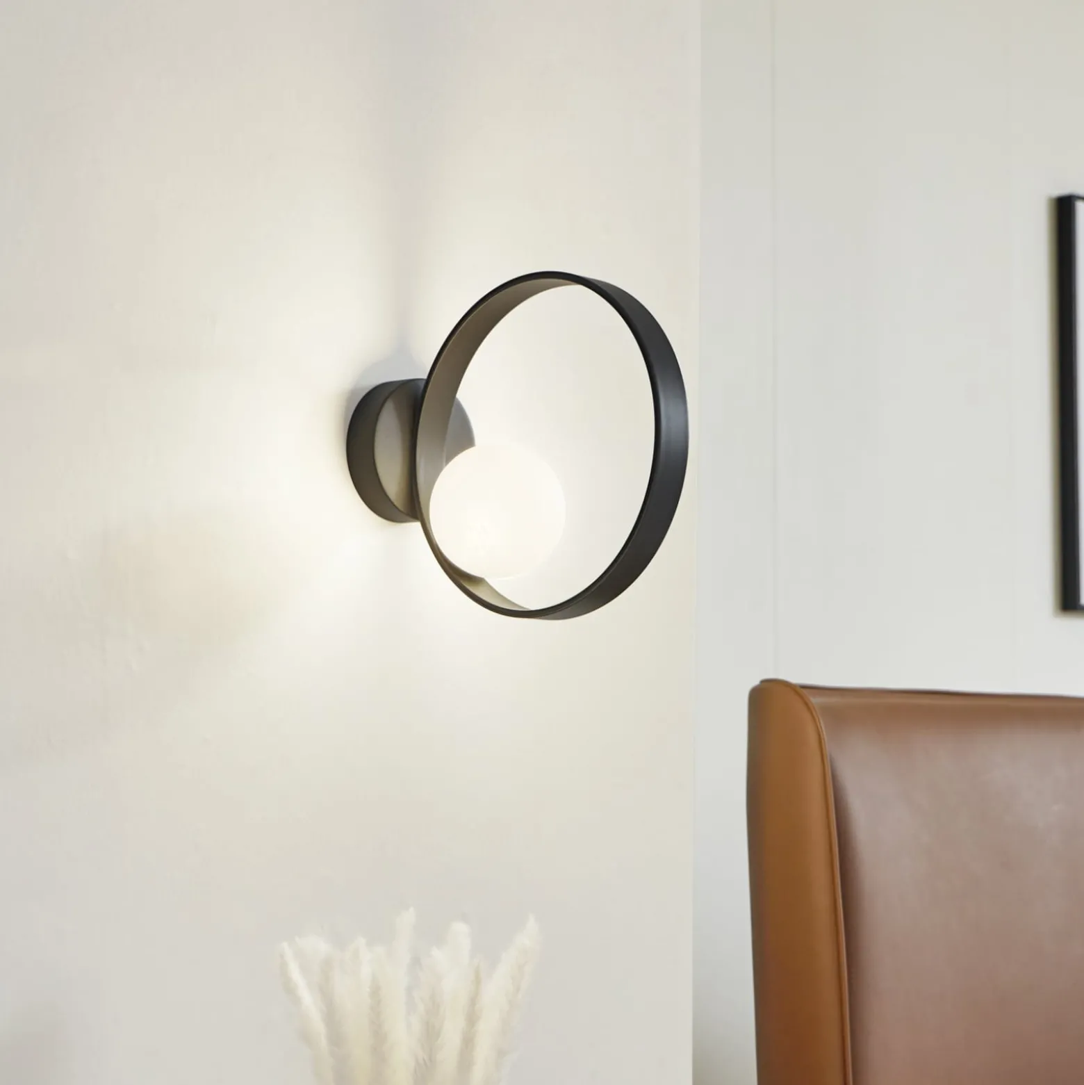 Lucande LED-seinävalaisin Luneo, musta/opal, lasi, 30 cm