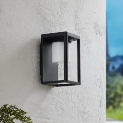 Lucande LED-seinävalaisin Tilena, musta, alumiini, anturi