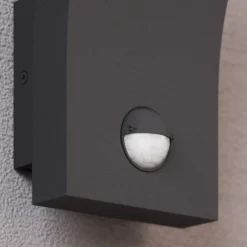 Lucande LED-seinävalaisin Timm, anturi, 20cm, antrasiitti, IP54