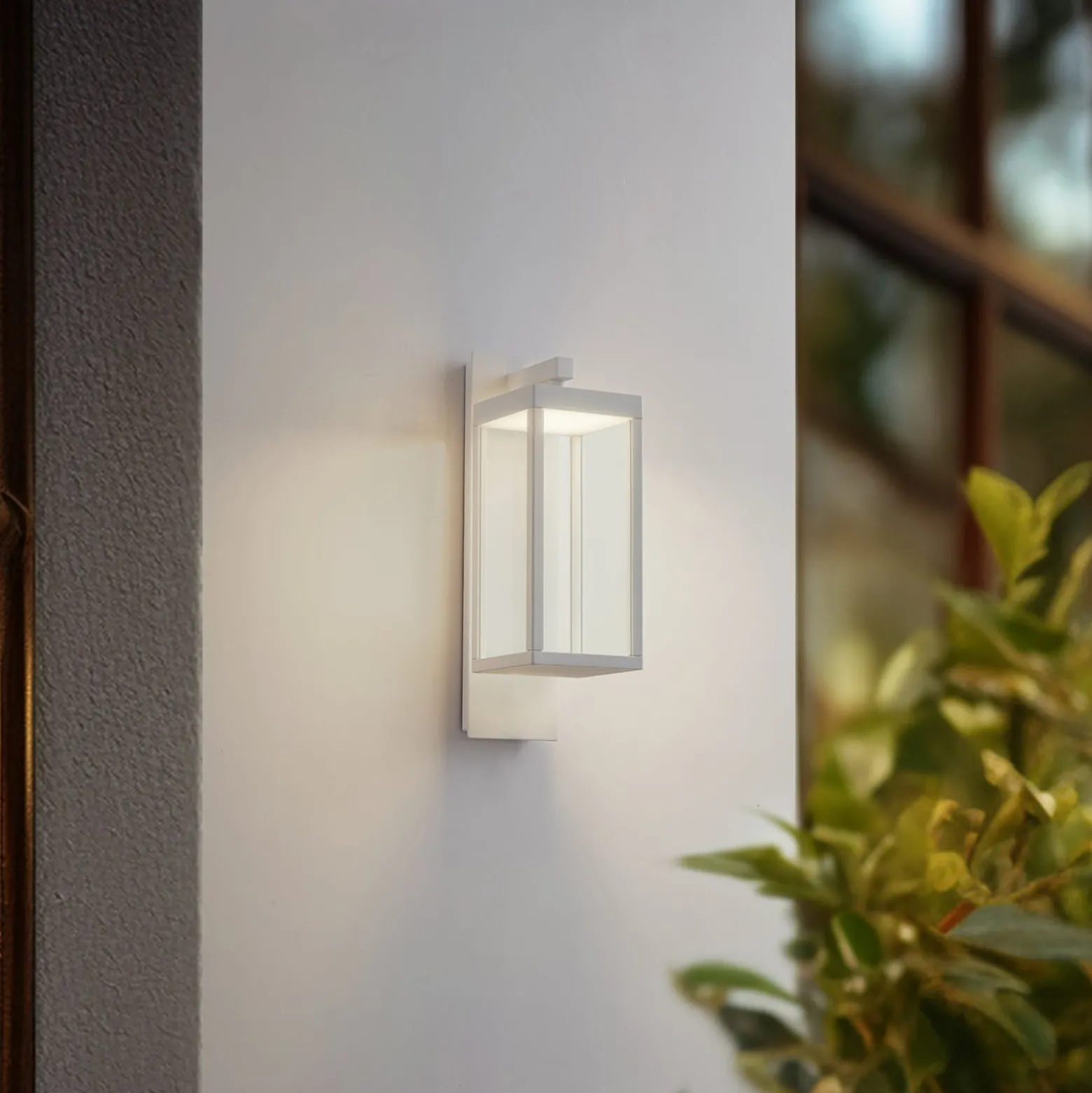 Lucande LED-ulkoseinälamppu Ferdinand, valkoinen, metalli, 38 cm