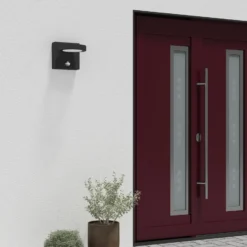Lucande LED-ulkoseinävalaisin Belna, metalli, anturi, IP54